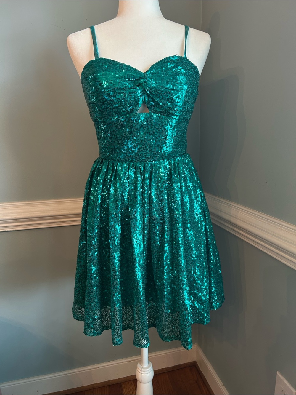 Elegant Teal Sequin dress size 6